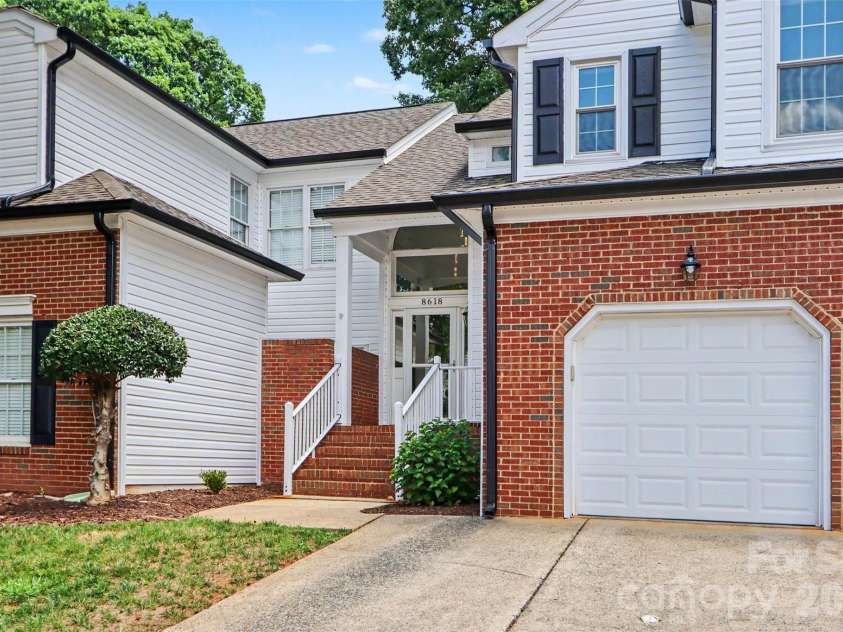 8618 Fox Chase Lane, Charlotte, NC 28269.  MLS# CAR4401358, YatesRealty ID 36012. 
