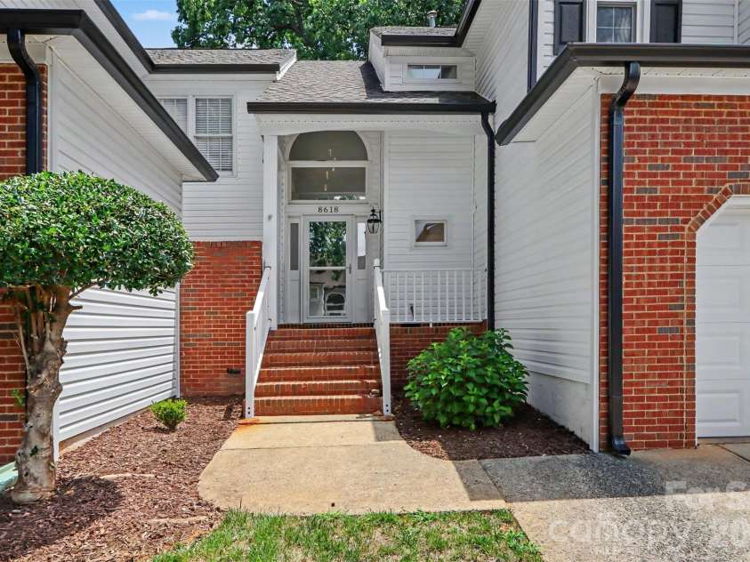 8618 Fox Chase Lane, Charlotte, NC 28269.  MLS# CAR4401358, YatesRealty ID 36012. 