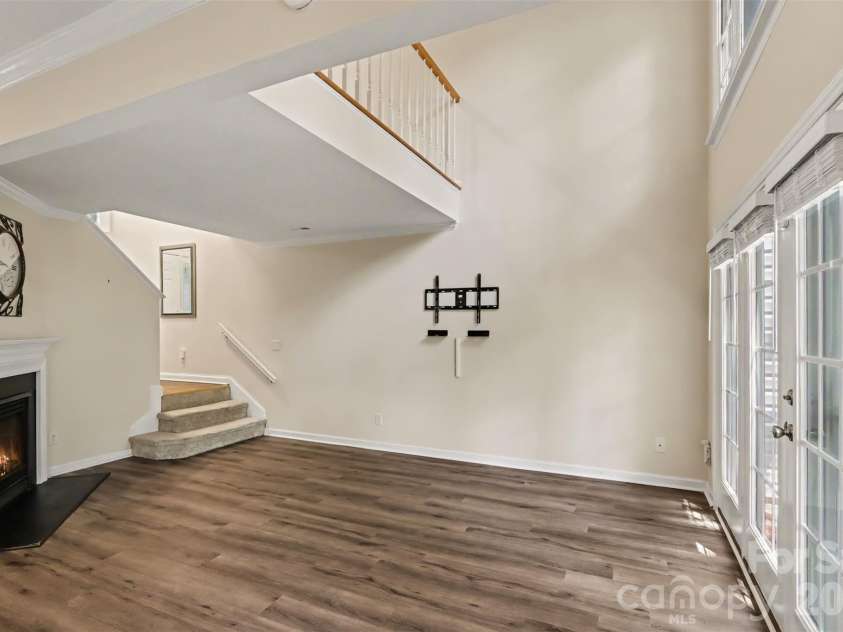 8618 Fox Chase Lane, Charlotte, NC 28269.  MLS# CAR4401358, YatesRealty ID 36012. 