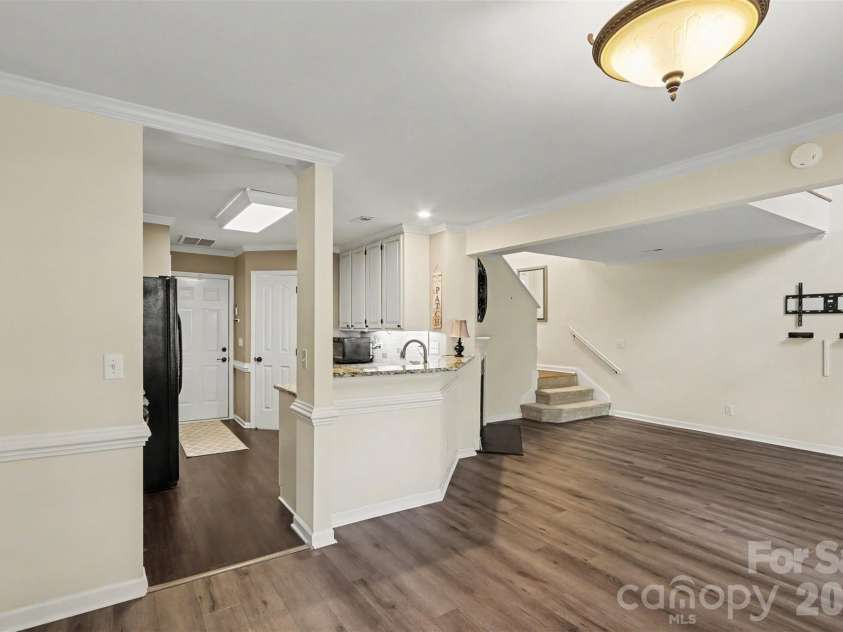 8618 Fox Chase Lane, Charlotte, NC 28269.  MLS# CAR4401358, YatesRealty ID 36012. 