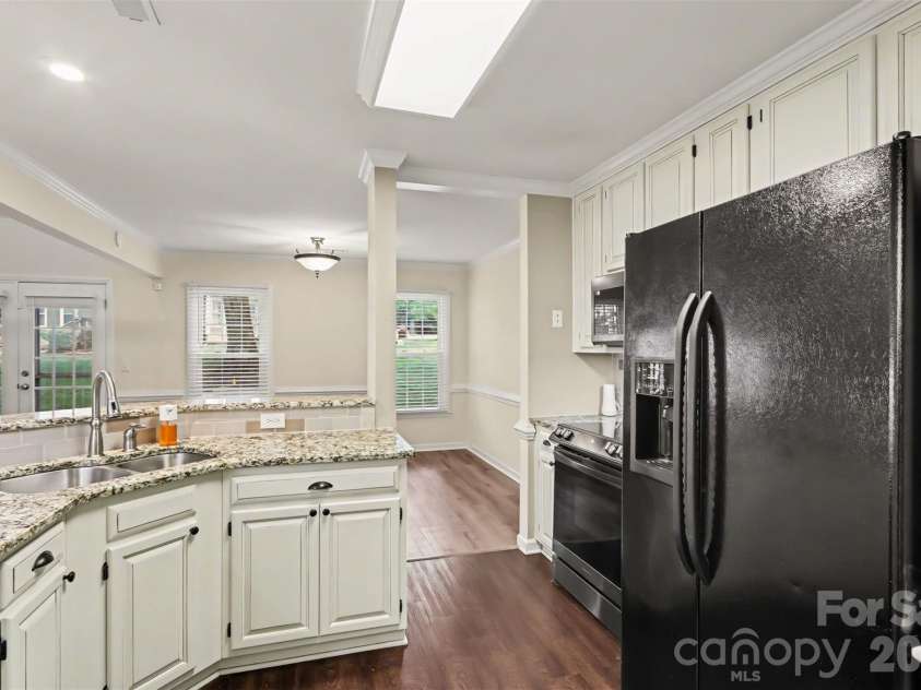 8618 Fox Chase Lane, Charlotte, NC 28269.  MLS# CAR4401358, YatesRealty ID 36012. 
