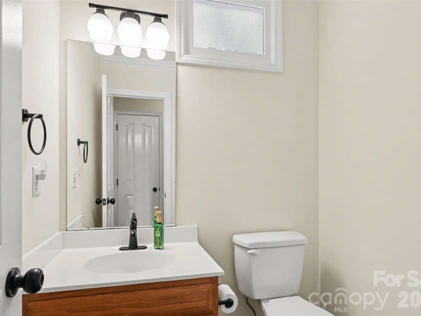 8618 Fox Chase Lane, Charlotte, NC 28269.  MLS# CAR4401358, YatesRealty ID 36012. 