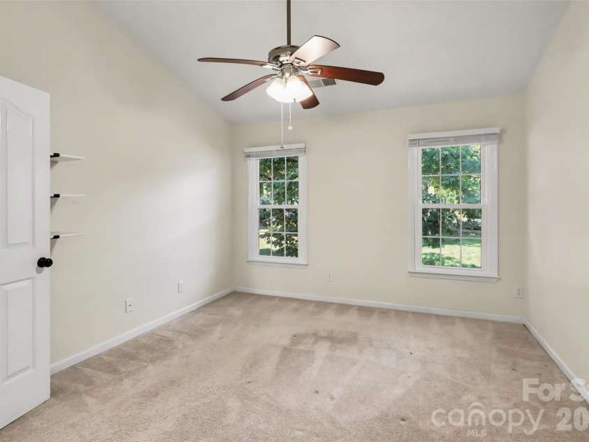 8618 Fox Chase Lane, Charlotte, NC 28269.  MLS# CAR4401358, YatesRealty ID 36012. 