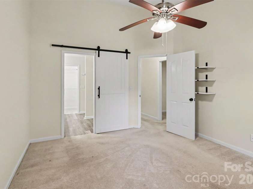 8618 Fox Chase Lane, Charlotte, NC 28269.  MLS# CAR4401358, YatesRealty ID 36012. 