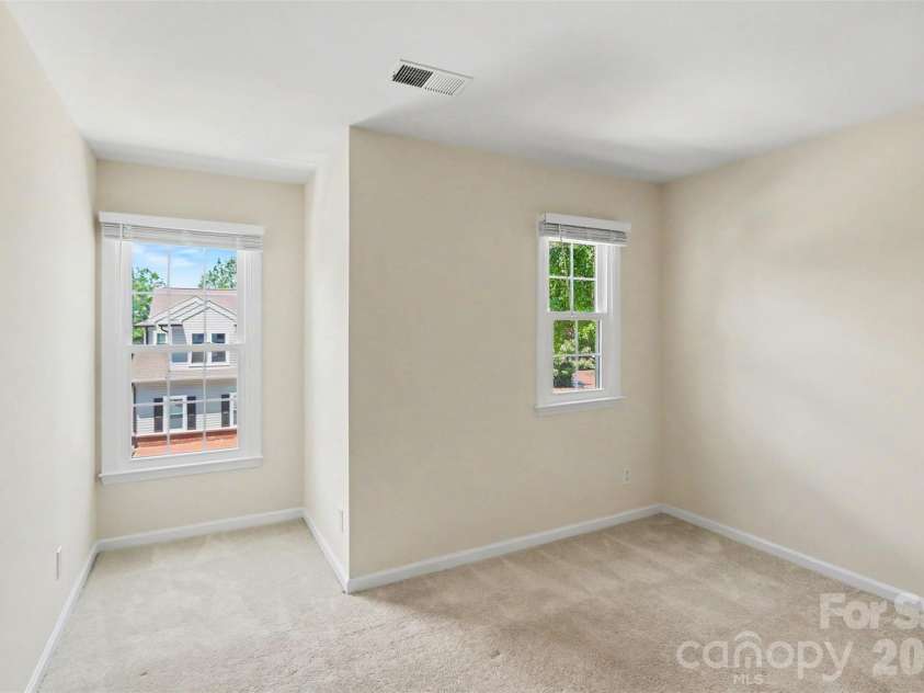 8618 Fox Chase Lane, Charlotte, NC 28269.  MLS# CAR4401358, YatesRealty ID 36012. 