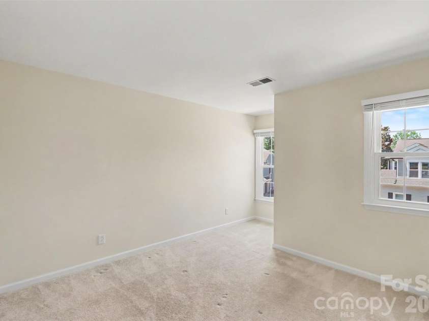 8618 Fox Chase Lane, Charlotte, NC 28269.  MLS# CAR4401358, YatesRealty ID 36012. 