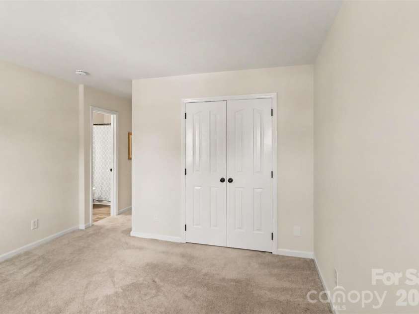 8618 Fox Chase Lane, Charlotte, NC 28269.  MLS# CAR4401358, YatesRealty ID 36012. 
