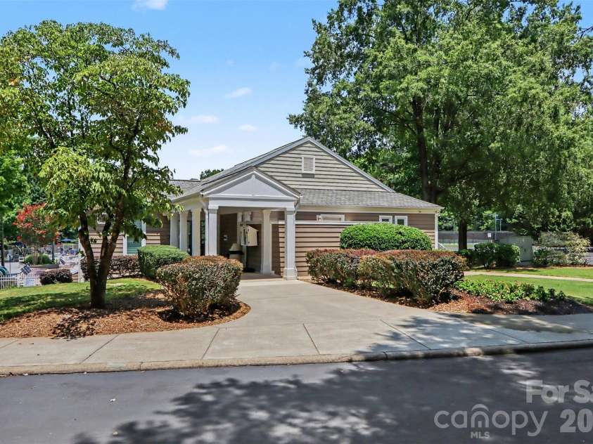 8618 Fox Chase Lane, Charlotte, NC 28269.  MLS# CAR4401358, YatesRealty ID 36012. 