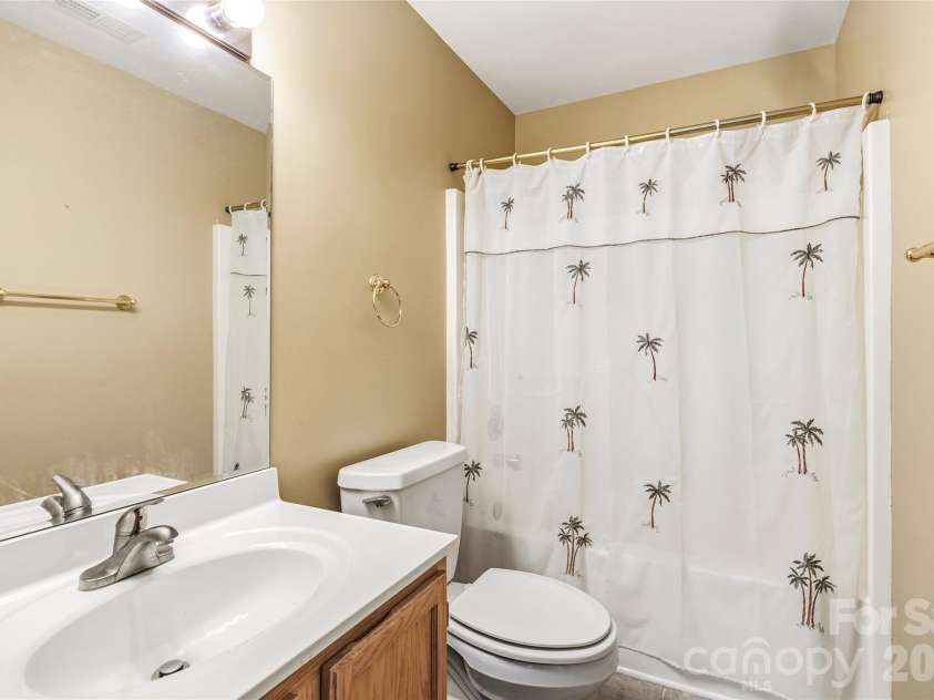 200 Teaberry Lane, Hendersonville, NC 28739.  MLS# CAR4399670, YatesRealty ID 36016. Lower-Level Full Bath