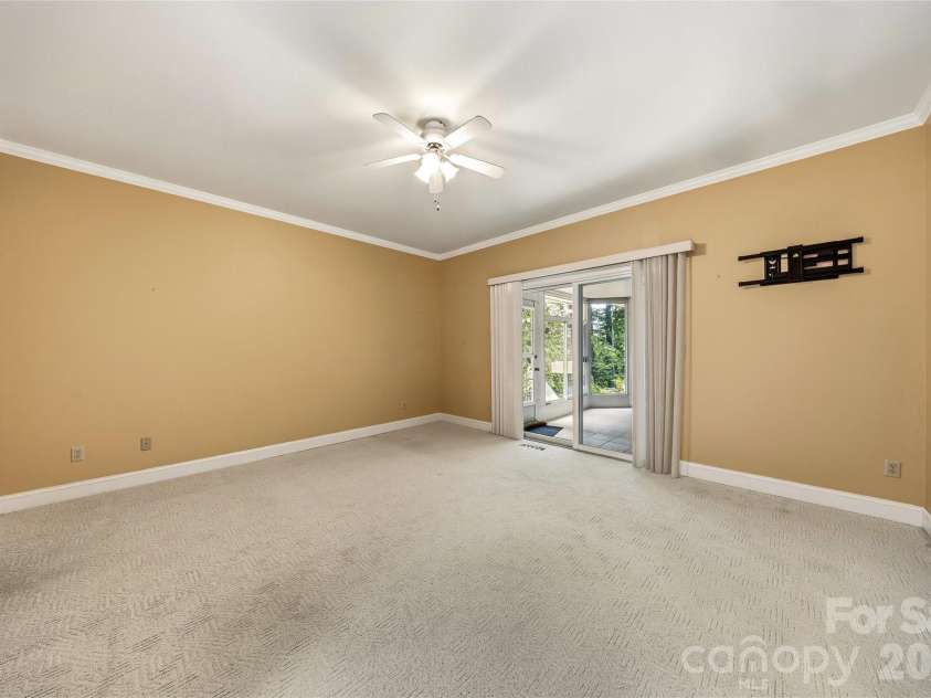 200 Teaberry Lane, Hendersonville, NC 28739.  MLS# CAR4399670, YatesRealty ID 36016. Spacious Primary Suite