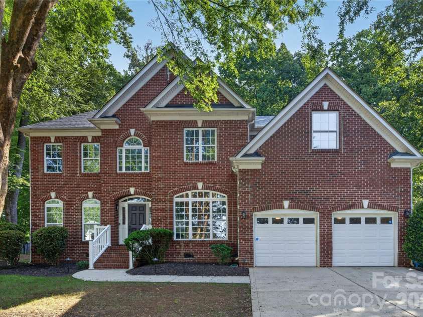 6301 Crown Hill Drive, Charlotte, NC 28227.  MLS# CAR4402579, YatesRealty ID 36017. 