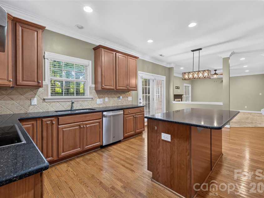 6301 Crown Hill Drive, Charlotte, NC 28227.  MLS# CAR4402579, YatesRealty ID 36017. 