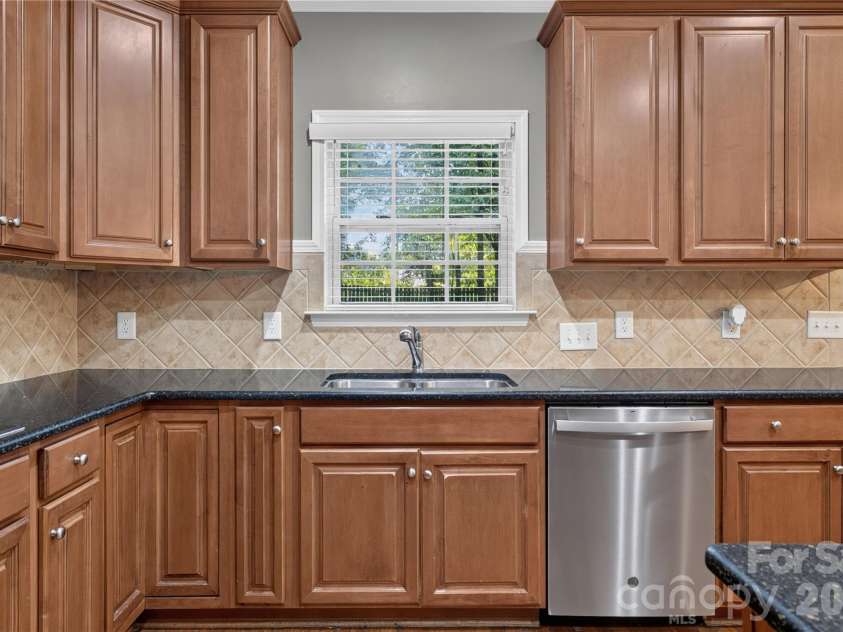 6301 Crown Hill Drive, Charlotte, NC 28227.  MLS# CAR4402579, YatesRealty ID 36017. 