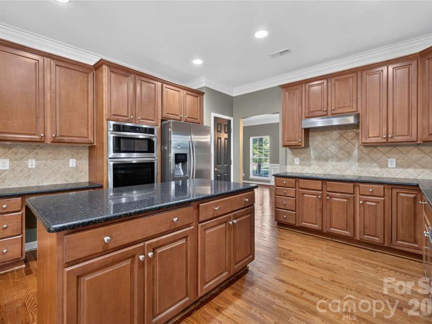 6301 Crown Hill Drive, Charlotte, NC 28227.  MLS# CAR4402579, YatesRealty ID 36017. 