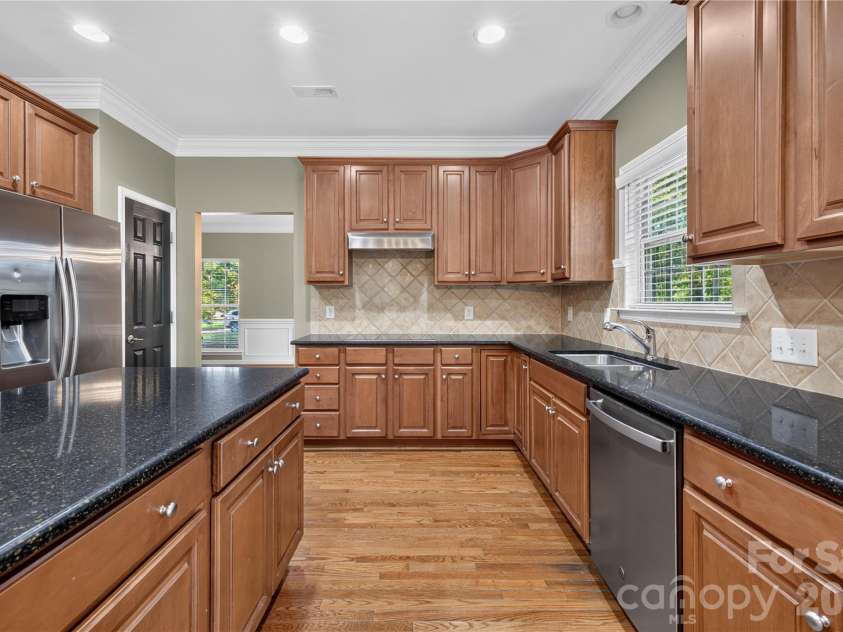 6301 Crown Hill Drive, Charlotte, NC 28227.  MLS# CAR4402579, YatesRealty ID 36017. 