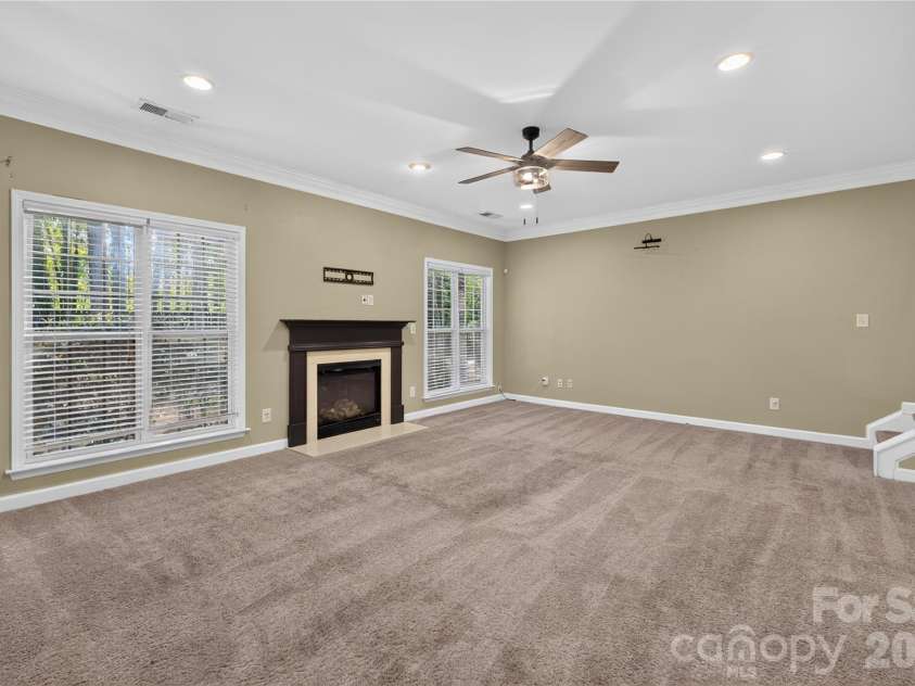 6301 Crown Hill Drive, Charlotte, NC 28227.  MLS# CAR4402579, YatesRealty ID 36017. 