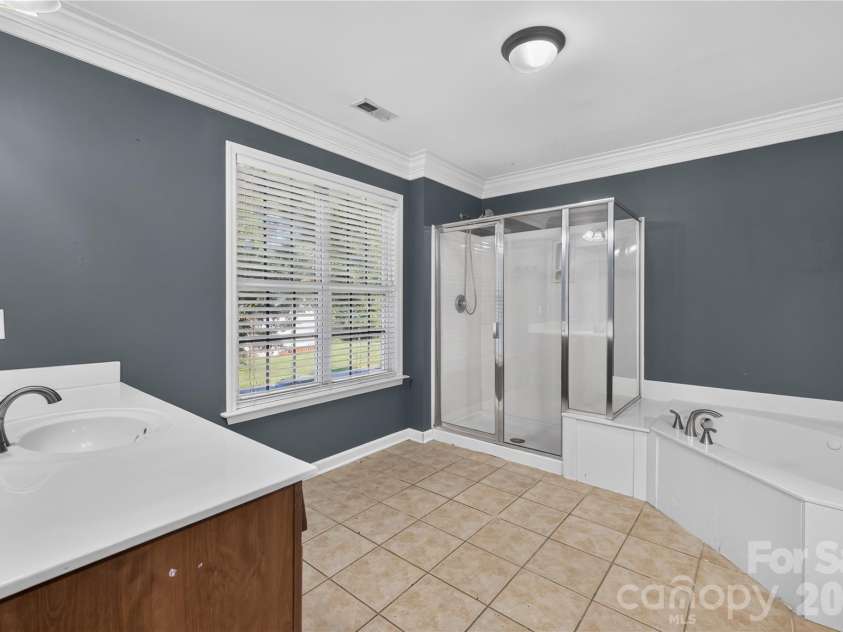 6301 Crown Hill Drive, Charlotte, NC 28227.  MLS# CAR4402579, YatesRealty ID 36017. 
