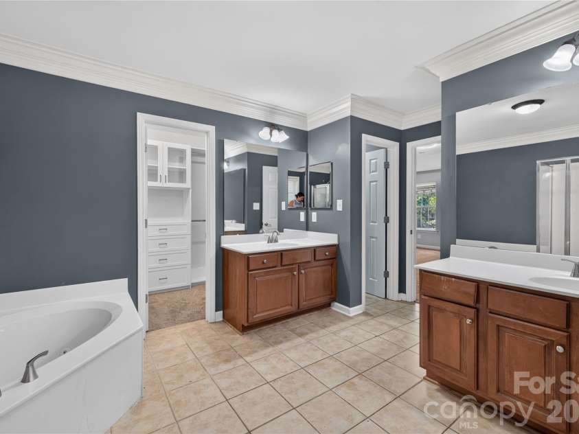 6301 Crown Hill Drive, Charlotte, NC 28227.  MLS# CAR4402579, YatesRealty ID 36017. 