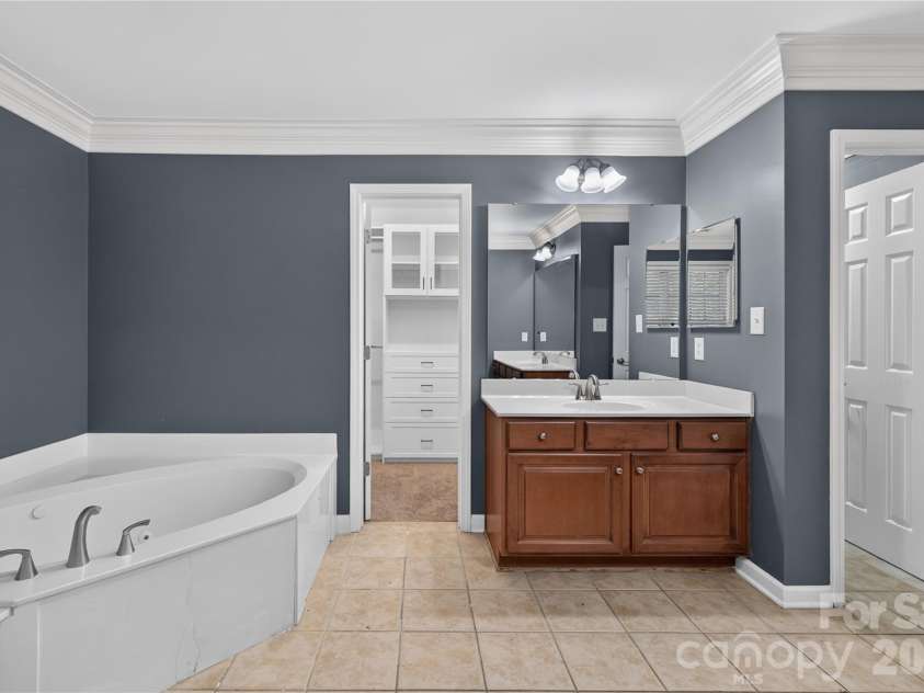 6301 Crown Hill Drive, Charlotte, NC 28227.  MLS# CAR4402579, YatesRealty ID 36017. 