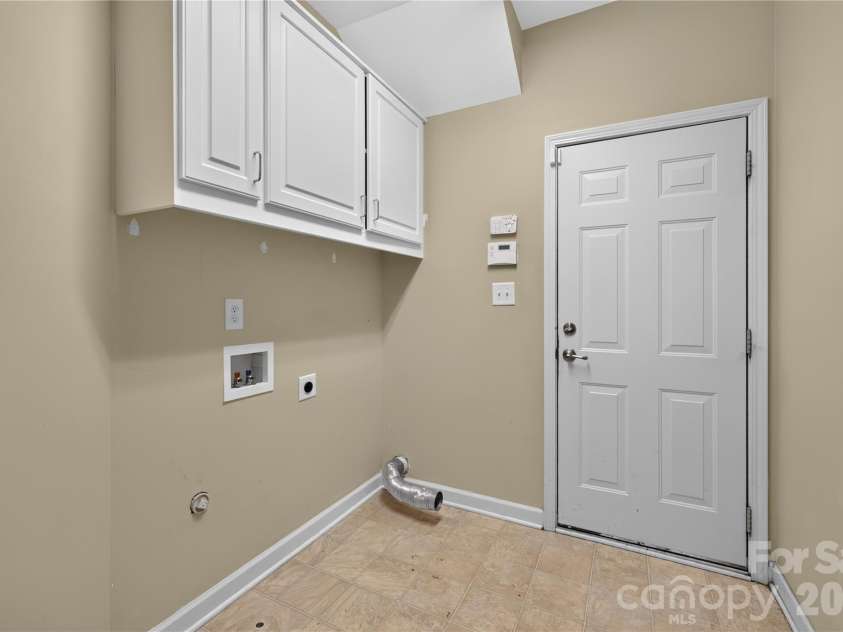 6301 Crown Hill Drive, Charlotte, NC 28227.  MLS# CAR4402579, YatesRealty ID 36017. 