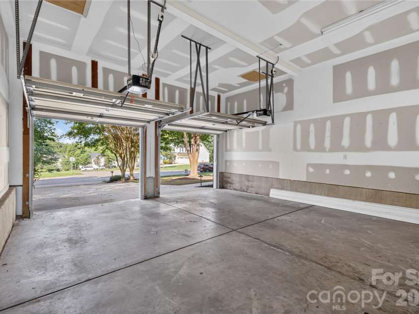 6301 Crown Hill Drive, Charlotte, NC 28227.  MLS# CAR4402579, YatesRealty ID 36017. 