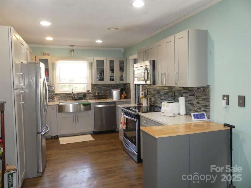 355 Swink Avenue, Salisbury, NC 28147.  MLS# CAR4314538, YatesRealty ID 3602. 