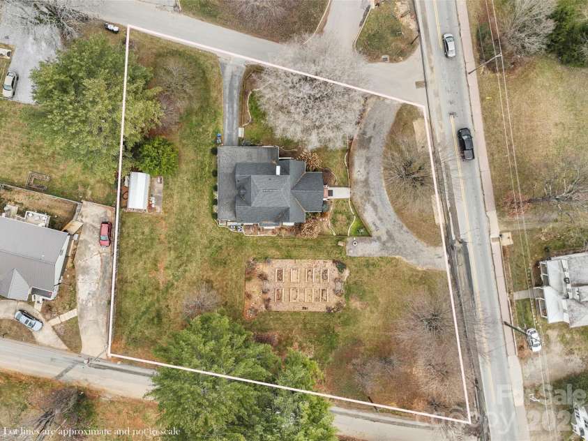506 Main Street, Burnsville, NC 28714.  MLS# CAR4347161, YatesRealty ID 3602. 