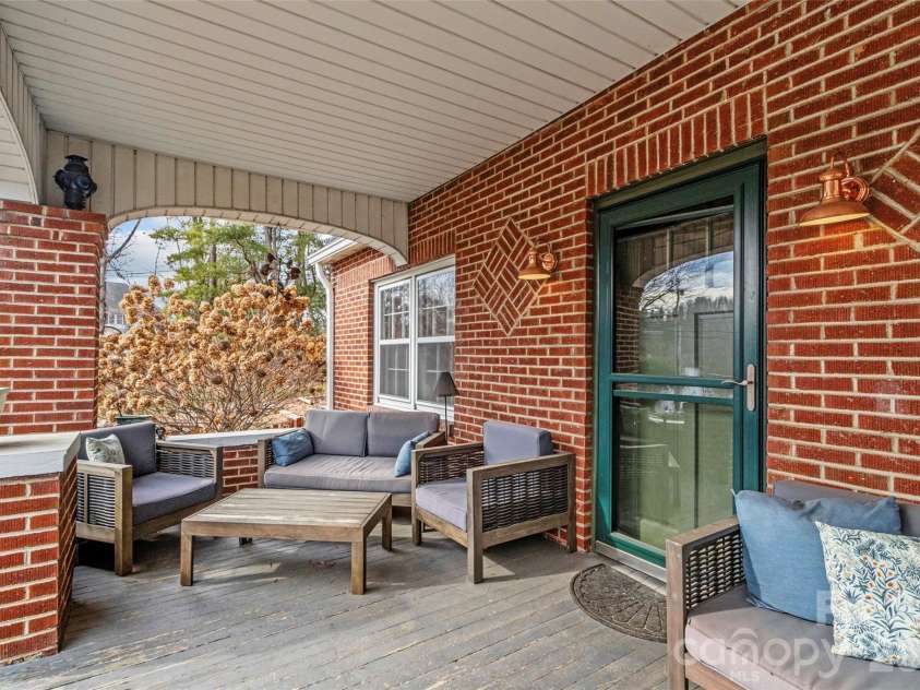 506 Main Street, Burnsville, NC 28714.  MLS# CAR4347161, YatesRealty ID 3602. 