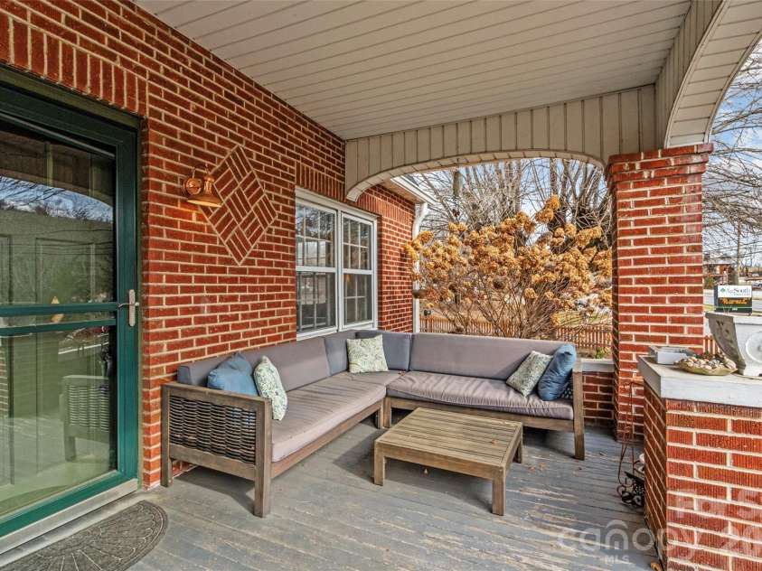 506 Main Street, Burnsville, NC 28714.  MLS# CAR4347161, YatesRealty ID 3602. 