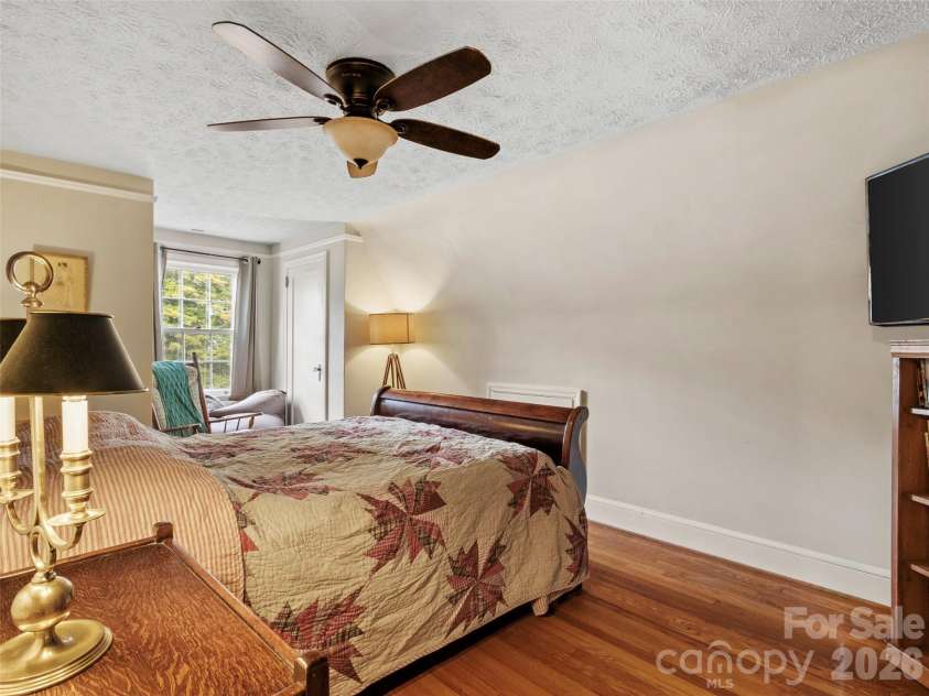 506 Main Street, Burnsville, NC 28714.  MLS# CAR4347161, YatesRealty ID 3602. 