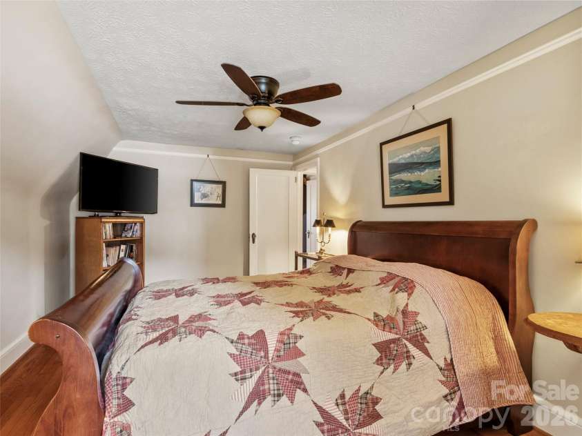506 Main Street, Burnsville, NC 28714.  MLS# CAR4347161, YatesRealty ID 3602. 