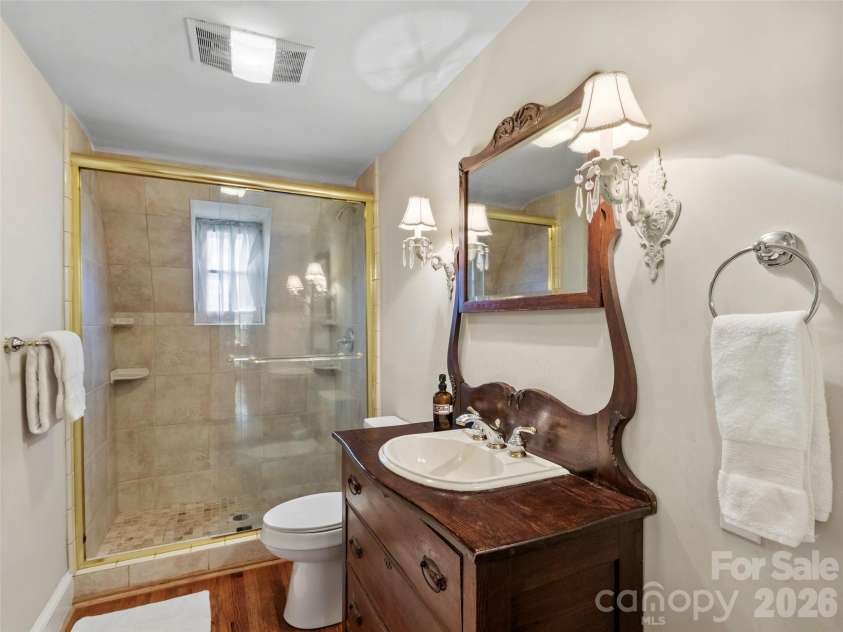 506 Main Street, Burnsville, NC 28714.  MLS# CAR4347161, YatesRealty ID 3602. 