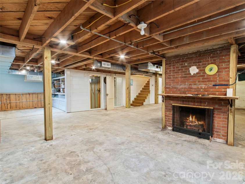 506 Main Street, Burnsville, NC 28714.  MLS# CAR4347161, YatesRealty ID 3602. 