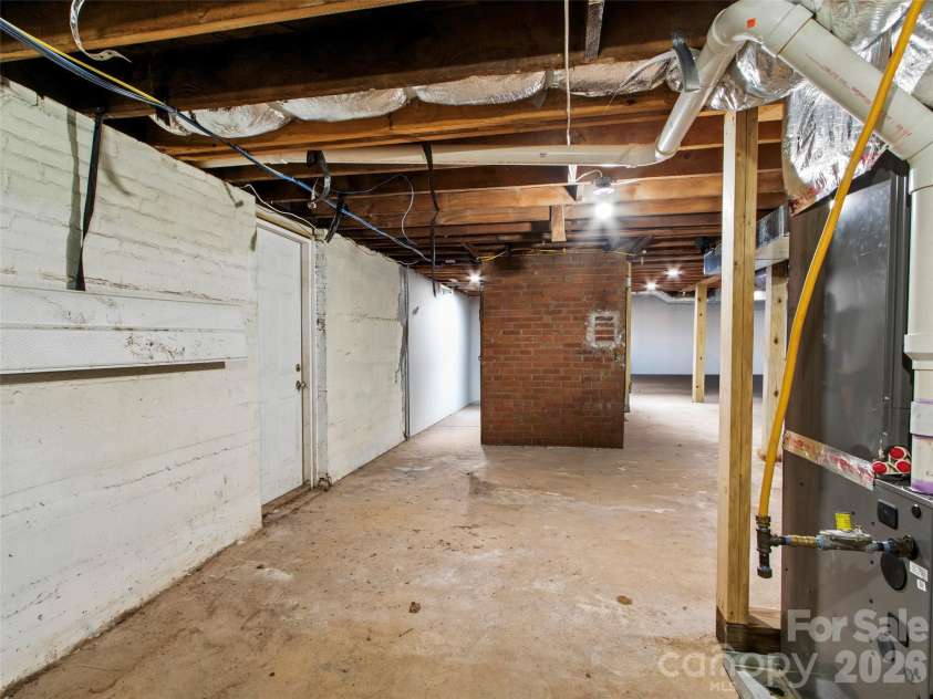 506 Main Street, Burnsville, NC 28714.  MLS# CAR4347161, YatesRealty ID 3602. 