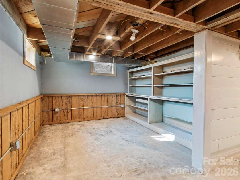 506 Main Street, Burnsville, NC 28714.  MLS# CAR4347161, YatesRealty ID 3602. 
