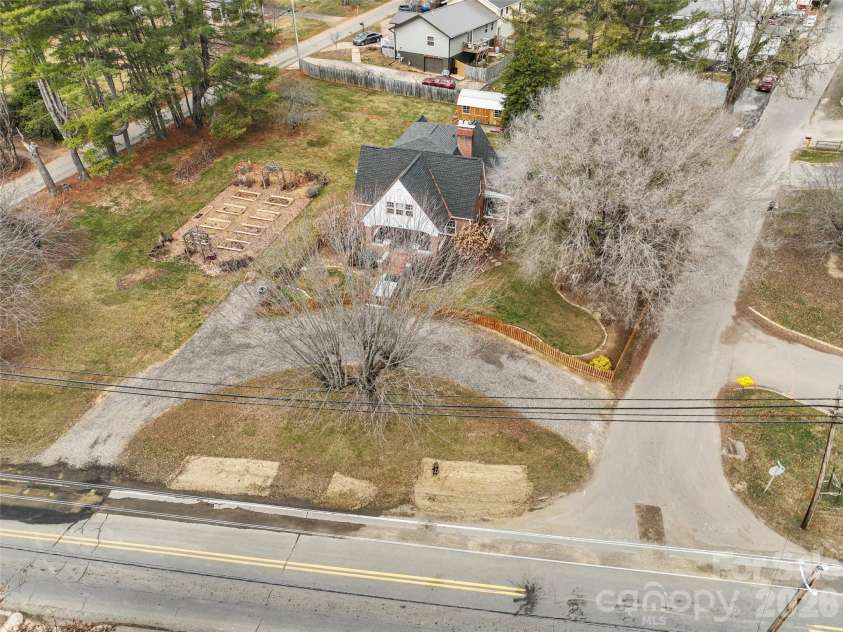 506 Main Street, Burnsville, NC 28714.  MLS# CAR4347161, YatesRealty ID 3602. 