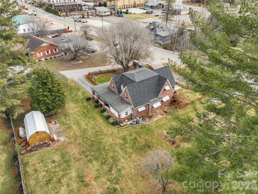 506 Main Street, Burnsville, NC 28714.  MLS# CAR4347161, YatesRealty ID 3602. 