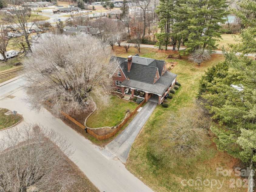 506 Main Street, Burnsville, NC 28714.  MLS# CAR4347161, YatesRealty ID 3602. 