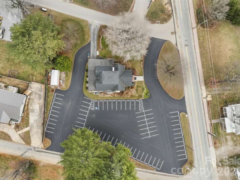 506 Main Street, Burnsville, NC 28714.  MLS# CAR4347161, YatesRealty ID 3602. Virtually Enhanced for Additional Parking