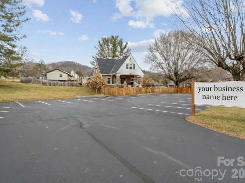 506 Main Street, Burnsville, NC 28714.  MLS# CAR4347161, YatesRealty ID 3602. Virtually Enhanced for Work/Live Property