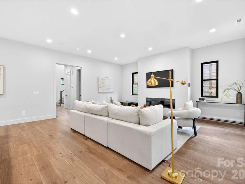 850 Belmont Avenue, Charlotte, NC 28205.  MLS# CAR4362751, YatesRealty ID 36021. 