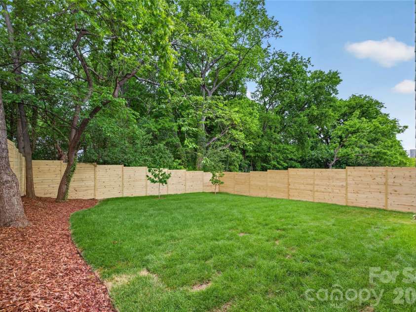 850 Belmont Avenue, Charlotte, NC 28205.  MLS# CAR4362751, YatesRealty ID 36021. 