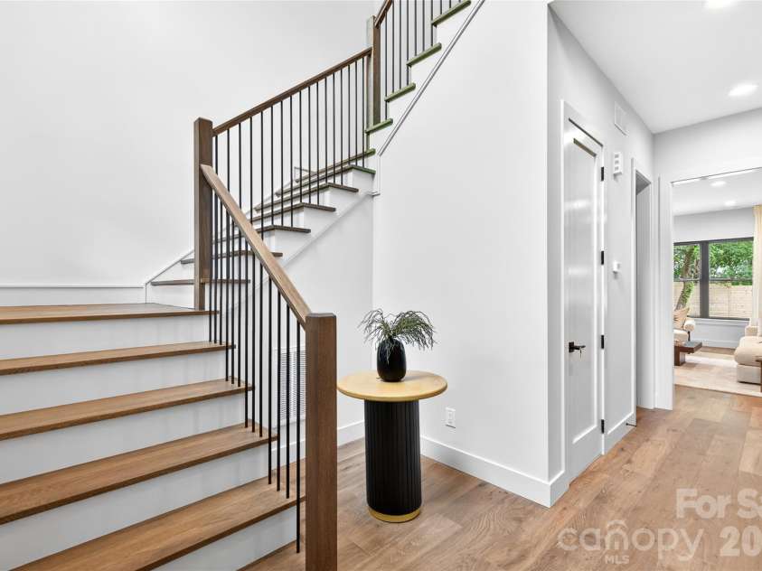 850 Belmont Avenue, Charlotte, NC 28205.  MLS# CAR4362751, YatesRealty ID 36021. Custom-made open staircase