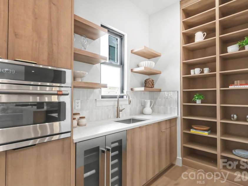 850 Belmont Avenue, Charlotte, NC 28205.  MLS# CAR4362751, YatesRealty ID 36021. Dedicated scullery withadditional sink and beverage fridge