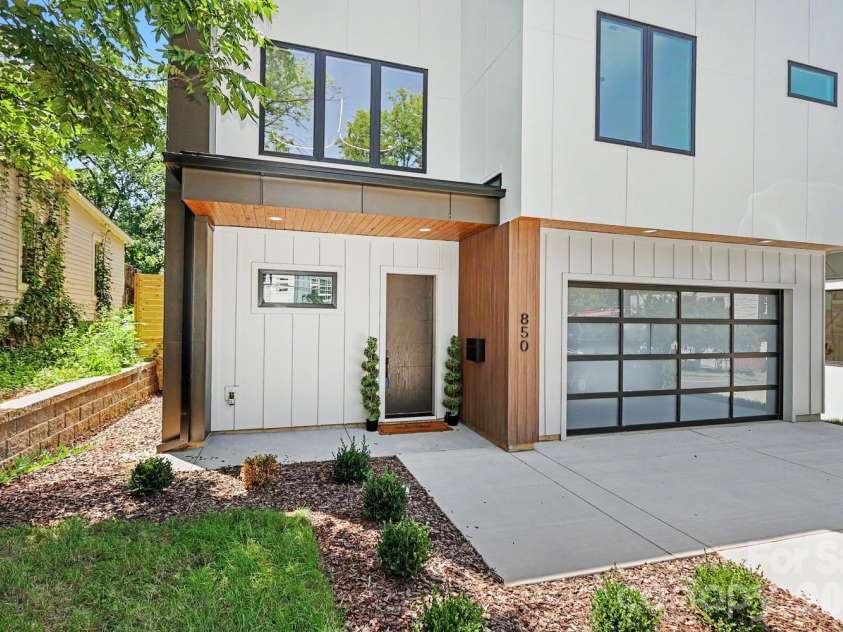 850 Belmont Avenue, Charlotte, NC 28205.  MLS# CAR4362751, YatesRealty ID 36021. Inviting covered front entrance