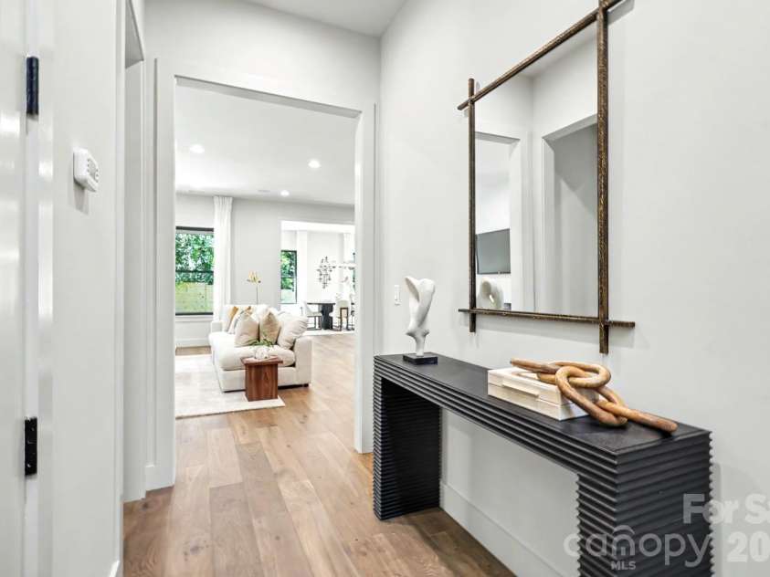 850 Belmont Avenue, Charlotte, NC 28205.  MLS# CAR4362751, YatesRealty ID 36021. Large Entry Hall