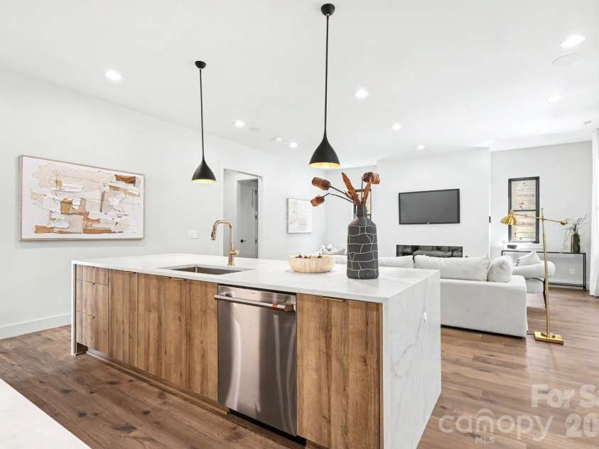 850 Belmont Avenue, Charlotte, NC 28205.  MLS# CAR4362751, YatesRealty ID 36021. Premium quartz countertops throughout