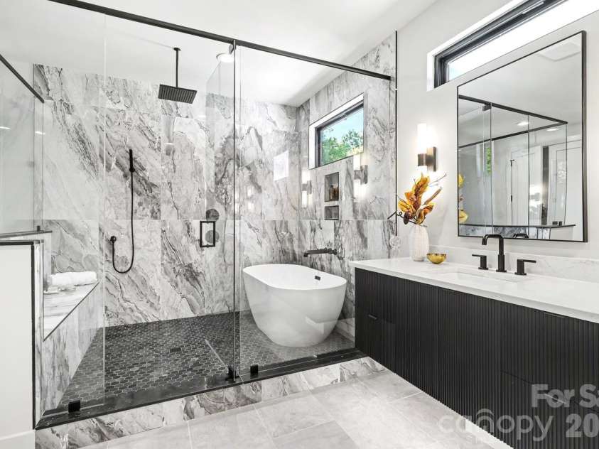 850 Belmont Avenue, Charlotte, NC 28205.  MLS# CAR4362751, YatesRealty ID 36021. Primary water room