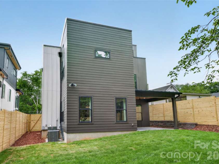 850 Belmont Avenue, Charlotte, NC 28205.  MLS# CAR4362751, YatesRealty ID 36021. Rear Home View
