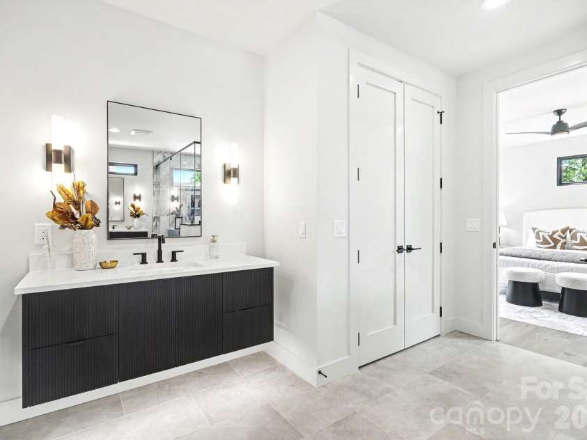 850 Belmont Avenue, Charlotte, NC 28205.  MLS# CAR4362751, YatesRealty ID 36021. Second vanity next to private water closet